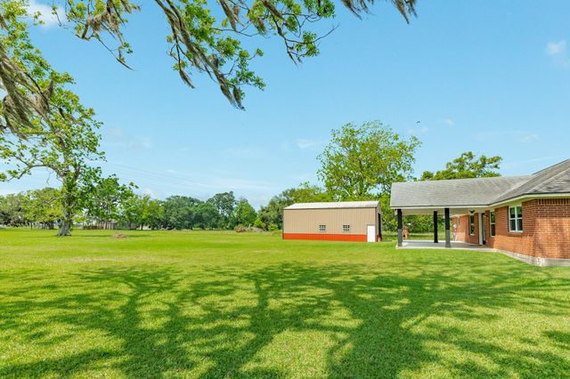 154 Horse Shoe Trail, Angleton, TX 77515