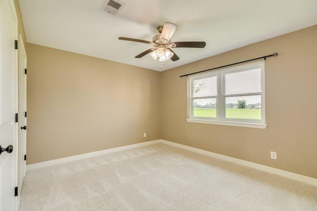 154 Horse Shoe Trail, Angleton, TX 77515