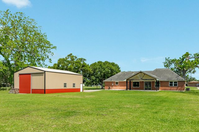 154 Horse Shoe Trail, Angleton, TX 77515