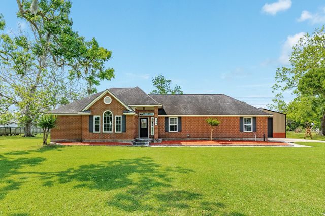 154 Horse Shoe Trail, Angleton, TX 77515