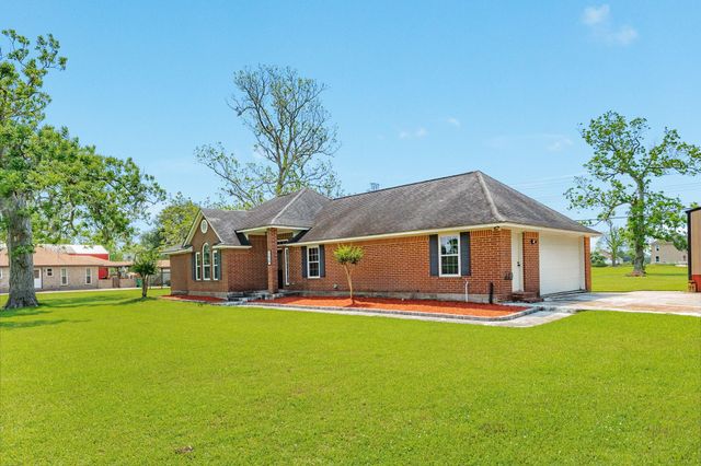154 Horse Shoe Trail, Angleton, TX 77515