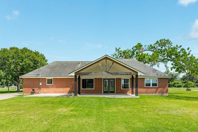 154 Horse Shoe Trail, Angleton, TX 77515
