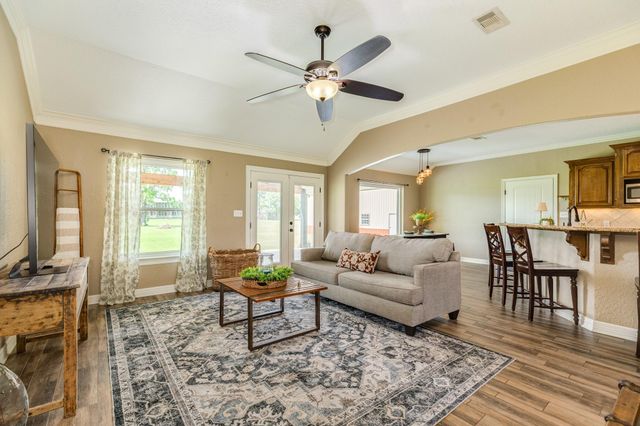154 Horse Shoe Trail, Angleton, TX 77515
