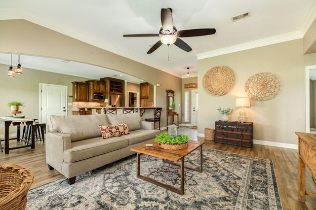 154 Horse Shoe Trail, Angleton, TX 77515