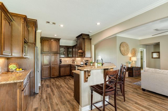 154 Horse Shoe Trail, Angleton, TX 77515