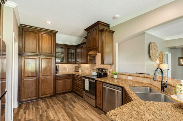 154 Horse Shoe Trail, Angleton, TX 77515