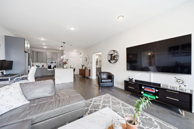 751 N 6th Street, 205, Columbus, OH 43215