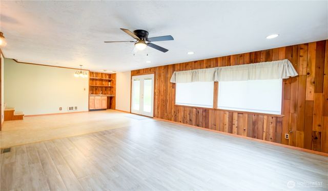 170 E Lakeland Drive, Allyn, WA 98524