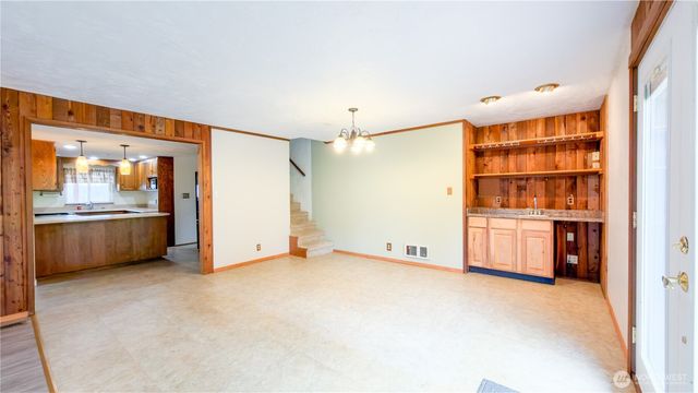 170 E Lakeland Drive, Allyn, WA 98524