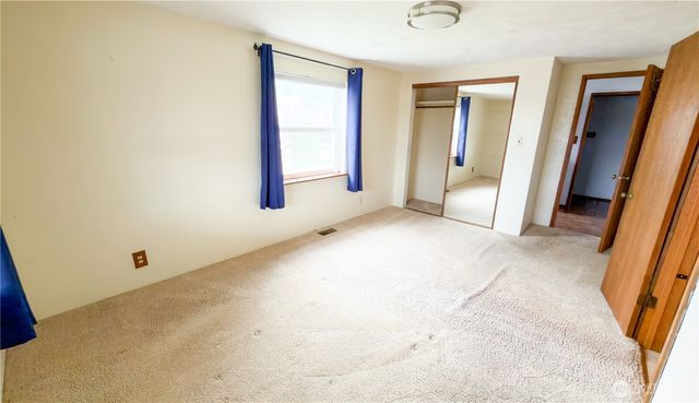 170 E Lakeland Drive, Allyn, WA 98524