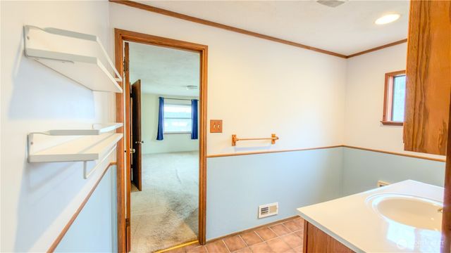 170 E Lakeland Drive, Allyn, WA 98524