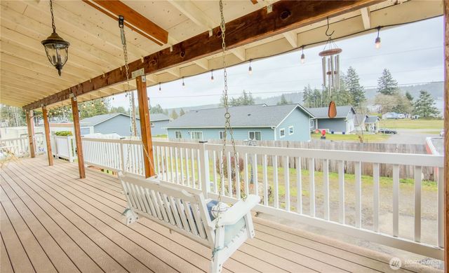 170 E Lakeland Drive, Allyn, WA 98524