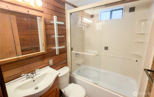 170 E Lakeland Drive, Allyn, WA 98524