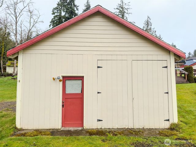 170 E Lakeland Drive, Allyn, WA 98524