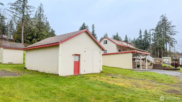 170 E Lakeland Drive, Allyn, WA 98524