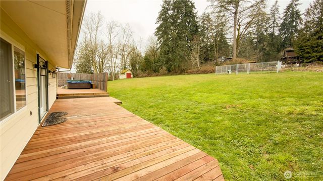 170 E Lakeland Drive, Allyn, WA 98524