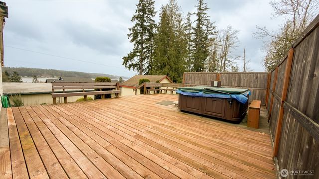 170 E Lakeland Drive, Allyn, WA 98524