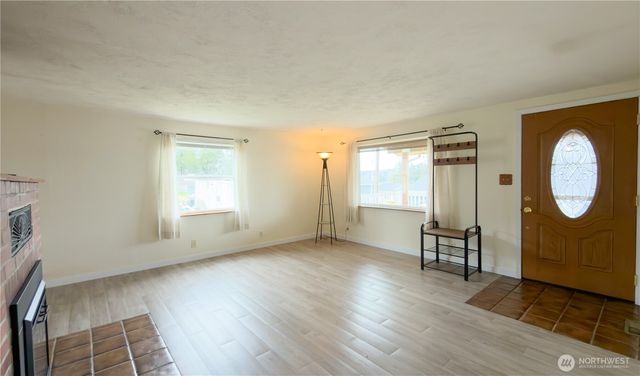 170 E Lakeland Drive, Allyn, WA 98524