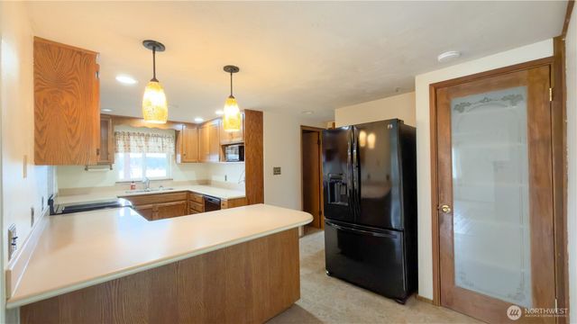 170 E Lakeland Drive, Allyn, WA 98524