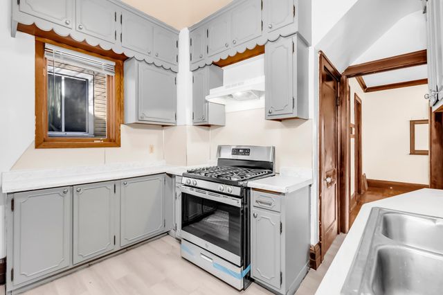 701 Jenks Avenue, Saint Paul, MN 55106