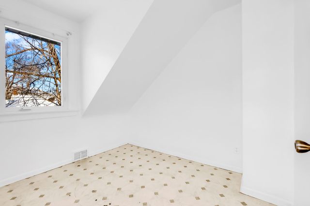 701 Jenks Avenue, Saint Paul, MN 55106