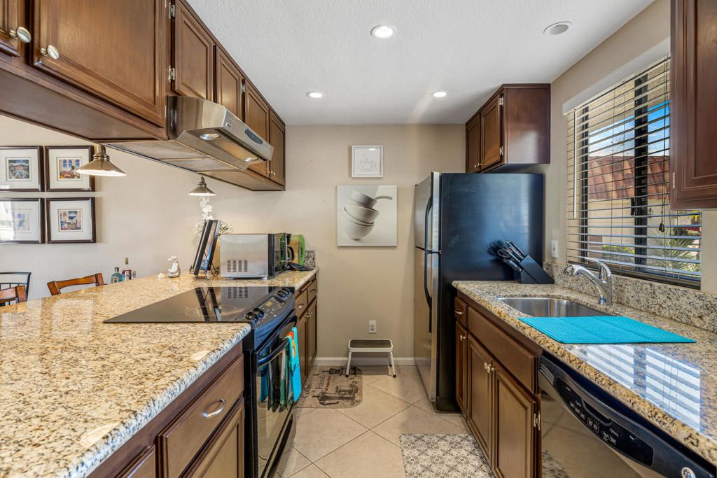 Image 2 of property listing at 40752 Sea Island Lane, Palm Desert, CA 92211