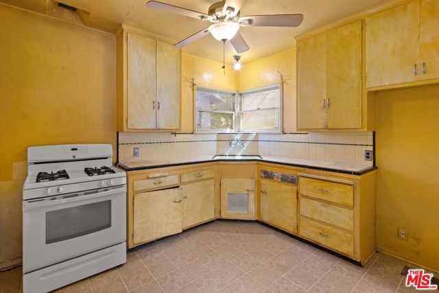 3421 Larga Avenue, Los Angeles, CA 90039