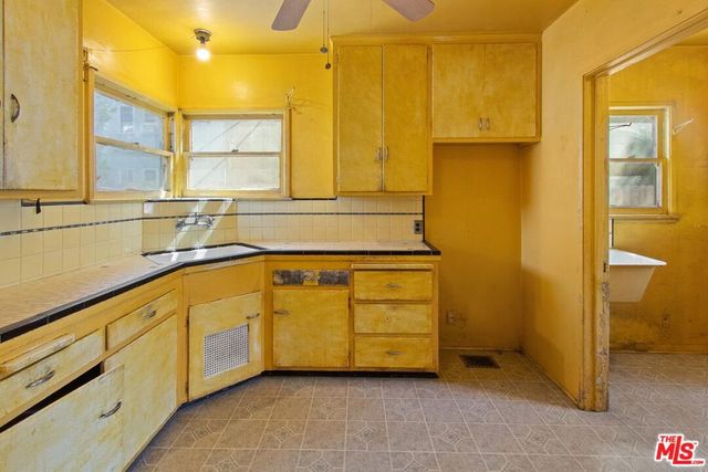 3421 Larga Avenue, Los Angeles, CA 90039