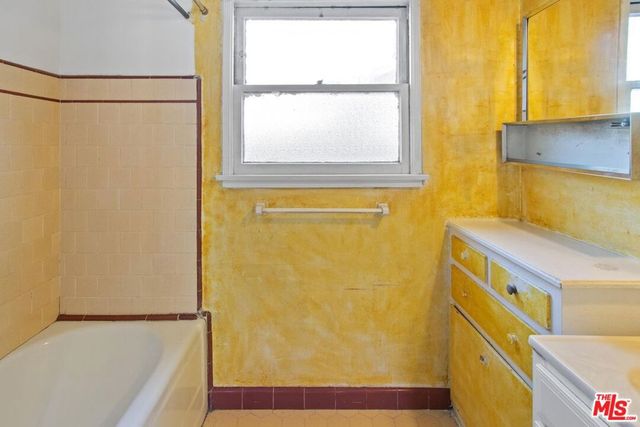 3421 Larga Avenue, Los Angeles, CA 90039
