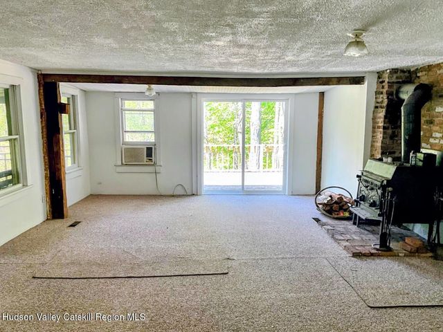 707 Springtown Road, Tillson, NY 12486