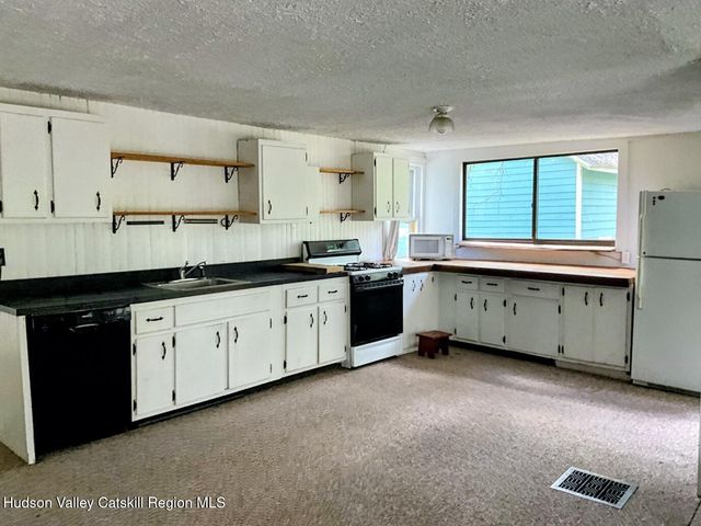 707 Springtown Road, Tillson, NY 12486