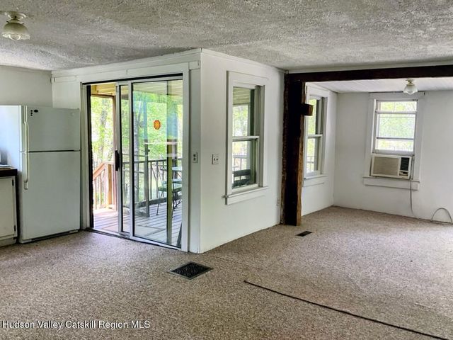 707 Springtown Road, Tillson, NY 12486