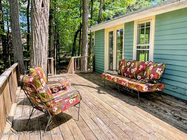 707 Springtown Road, Tillson, NY 12486