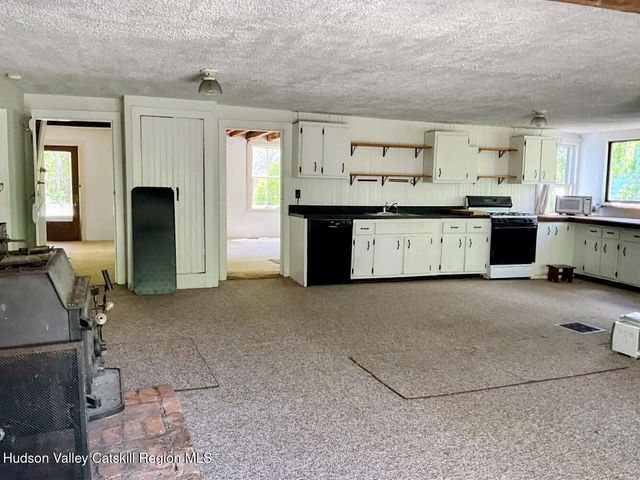 707 Springtown Road, Tillson, NY 12486