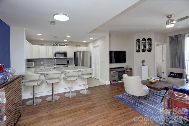 718 W Trade Street 604, Charlotte, NC 28202