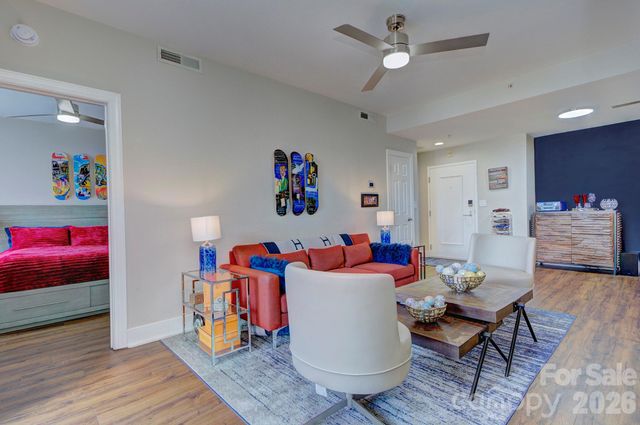 718 W Trade Street 604, Charlotte, NC 28202