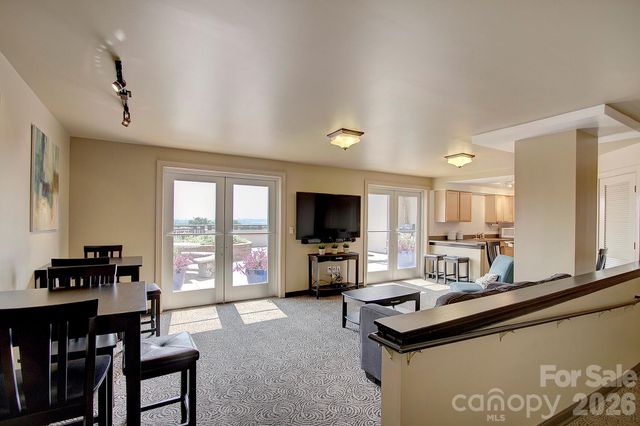 718 W Trade Street 604, Charlotte, NC 28202