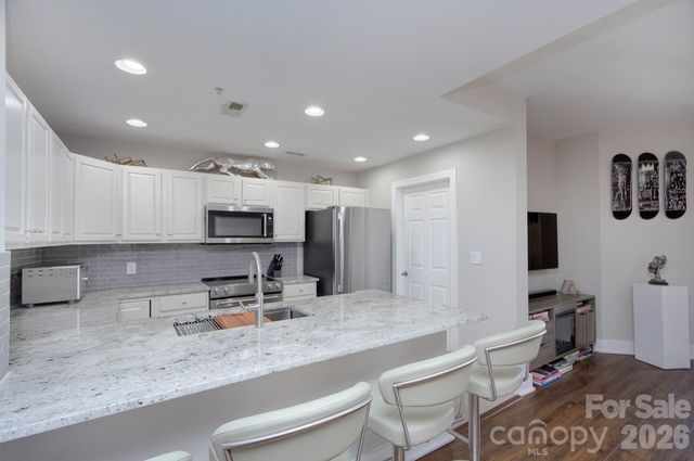 718 W Trade Street 604, Charlotte, NC 28202