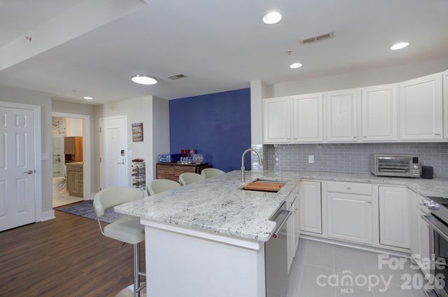 718 W Trade Street 604, Charlotte, NC 28202