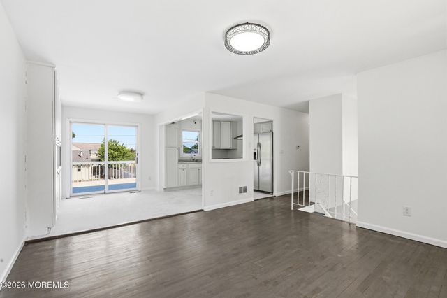 816 Berkeley Avenue, Beachwood, NJ 08722