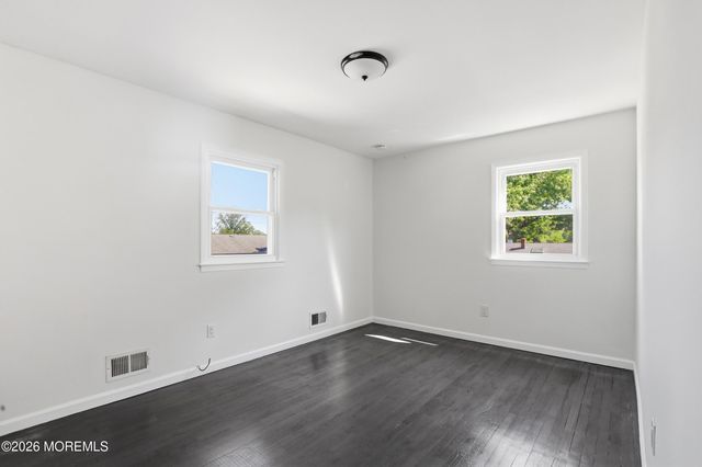 816 Berkeley Avenue, Beachwood, NJ 08722