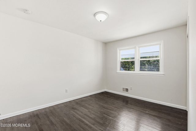 816 Berkeley Avenue, Beachwood, NJ 08722
