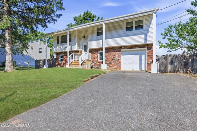 816 Berkeley Avenue, Beachwood, NJ 08722