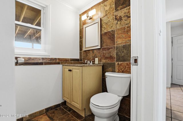816 Berkeley Avenue, Beachwood, NJ 08722