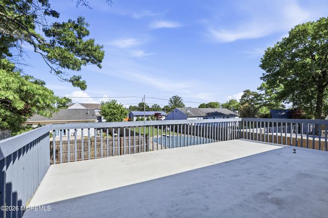 816 Berkeley Avenue, Beachwood, NJ 08722