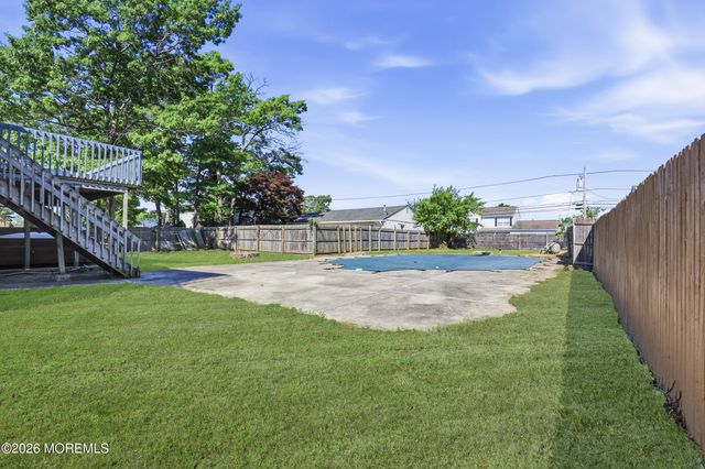 816 Berkeley Avenue, Beachwood, NJ 08722