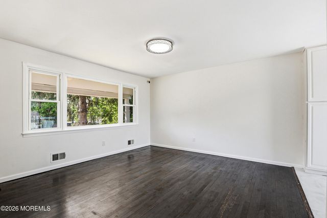 816 Berkeley Avenue, Beachwood, NJ 08722