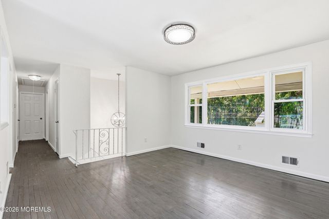 816 Berkeley Avenue, Beachwood, NJ 08722