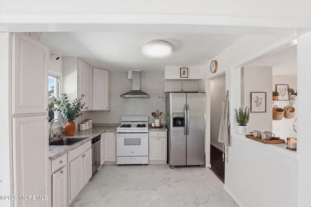 816 Berkeley Avenue, Beachwood, NJ 08722