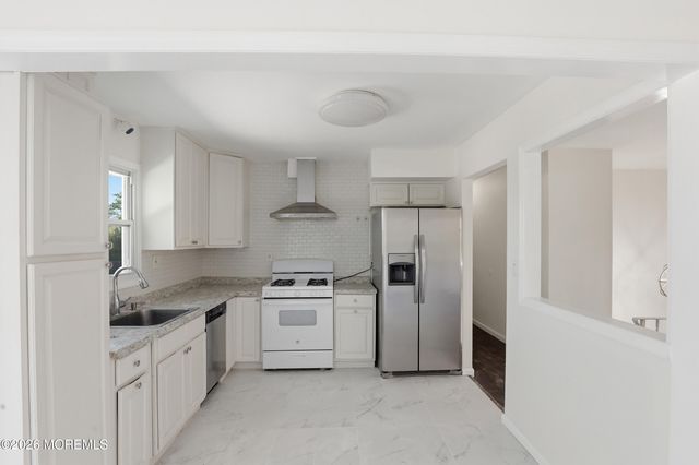 816 Berkeley Avenue, Beachwood, NJ 08722